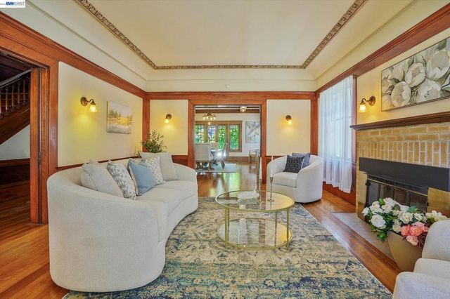 2056 Santa Clara Ave, Alameda, CA 94501