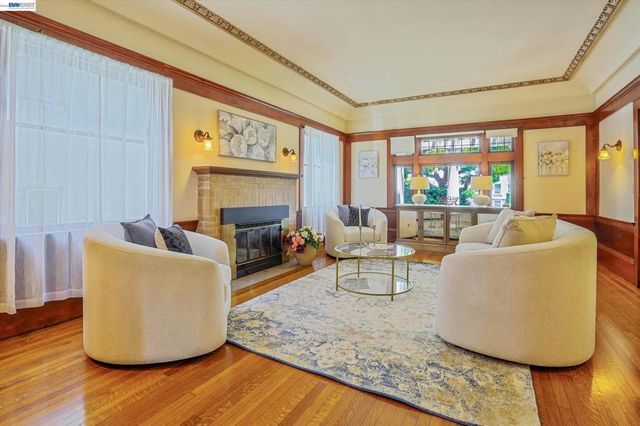2056 Santa Clara Ave, Alameda, CA 94501