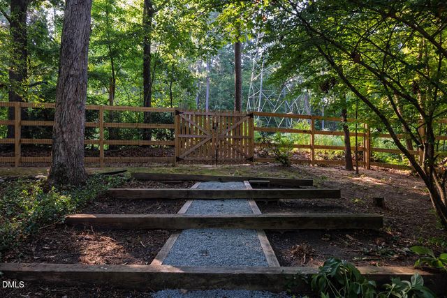 9 Edgestone Place, Chapel Hill, NC 27517