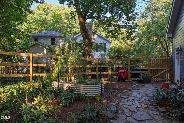 9 Edgestone Place, Chapel Hill, NC 27517
