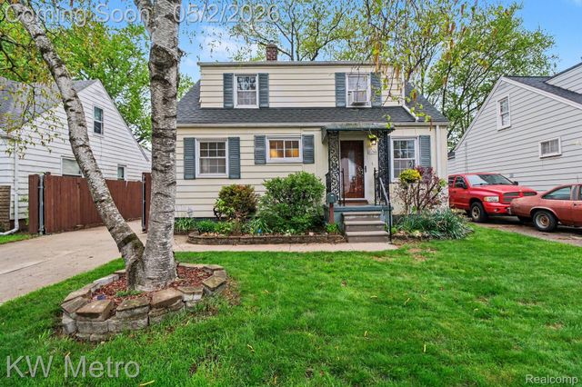 21945 Cyman Avenue, Warren, MI 48091