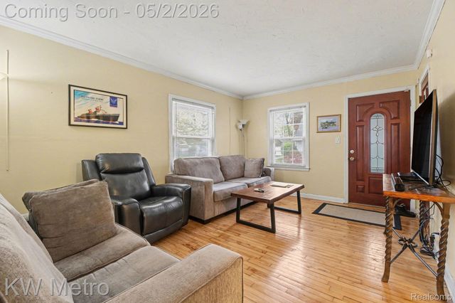 21945 Cyman Avenue, Warren, MI 48091
