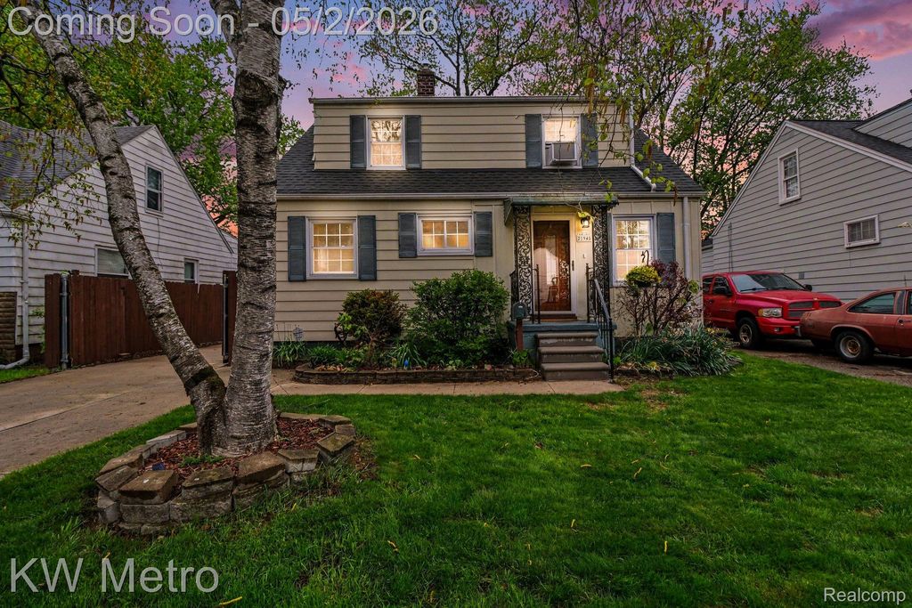 21945 Cyman Avenue, Warren, MI 48091