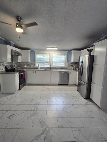 134 Grissom Drive, Gun Barrel City, TX 75156