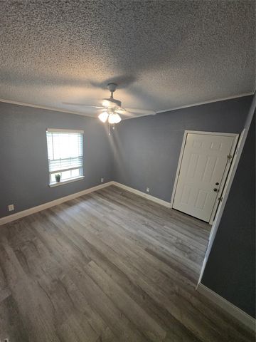 134 Grissom Drive, Gun Barrel City, TX 75156