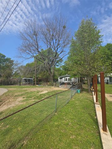 134 Grissom Drive, Gun Barrel City, TX 75156