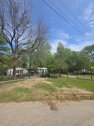 134 Grissom Drive, Gun Barrel City, TX 75156