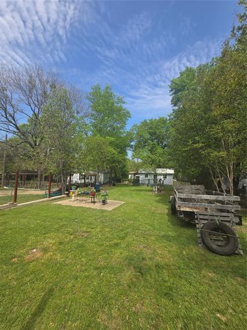 134 Grissom Drive, Gun Barrel City, TX 75156