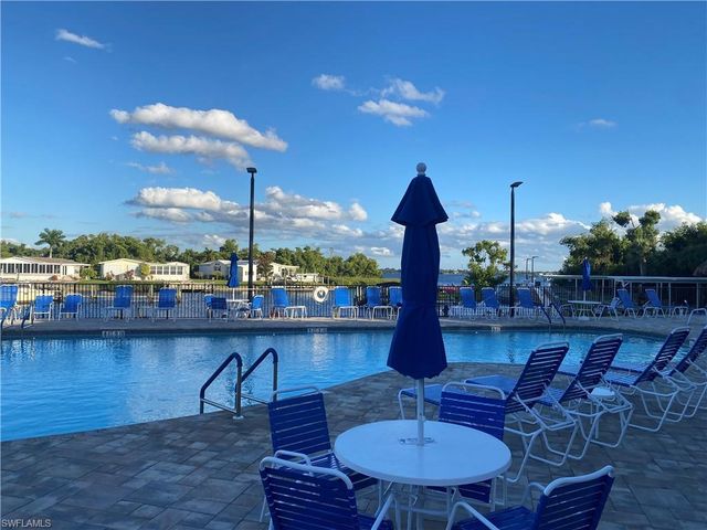 5701 Captain John Smith LOOP, North Fort Myers, FL 33917