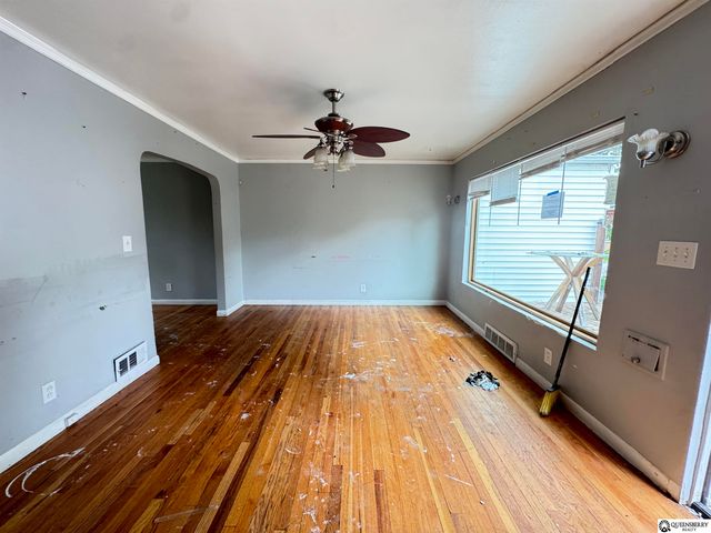 6530 N 35th Street, Omaha, NE 68112