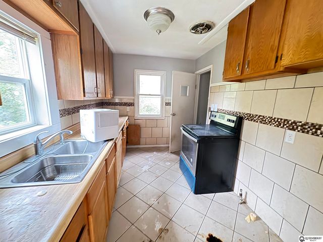 6530 N 35th Street, Omaha, NE 68112