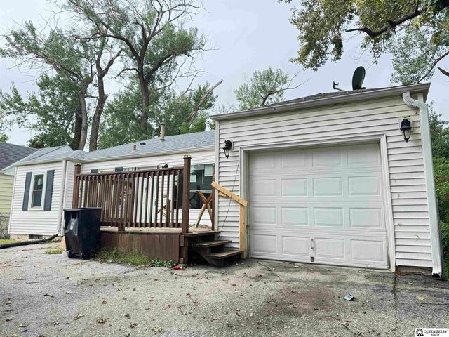 6530 N 35th Street, Omaha, NE 68112