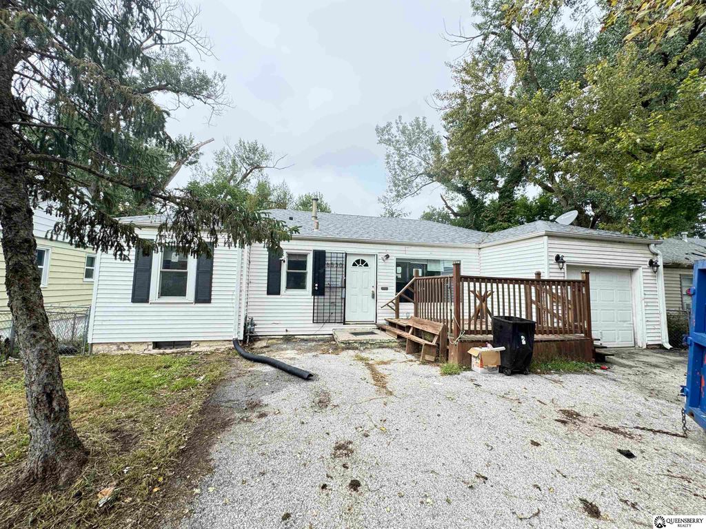 6530 N 35th Street, Omaha, NE 68112