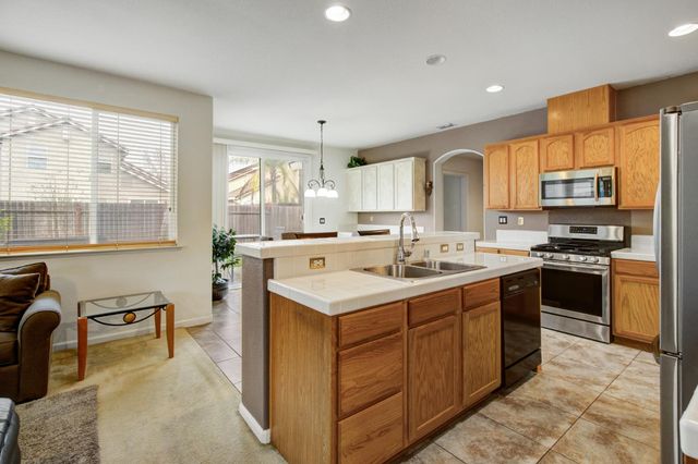 121 Alcantar Cir, Sacramento, CA 95834