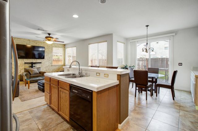 121 Alcantar Cir, Sacramento, CA 95834