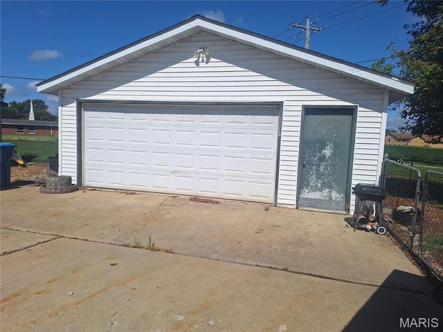 6 Watertown Circle, Granite City, IL 62040