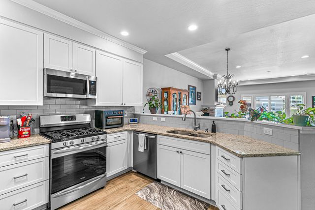 448 Cheney Loop, Central Point, OR 97502