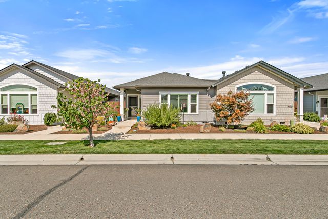 448 Cheney Loop, Central Point, OR 97502