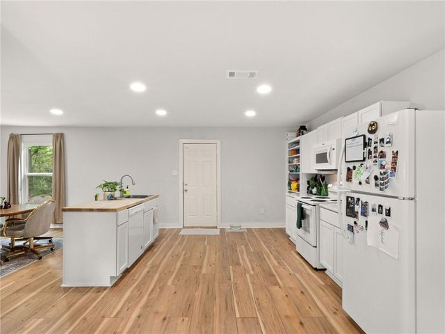 2111 JEAN Street, Leesville, LA 71446