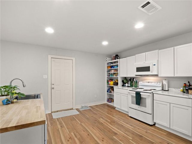 2111 JEAN Street, Leesville, LA 71446
