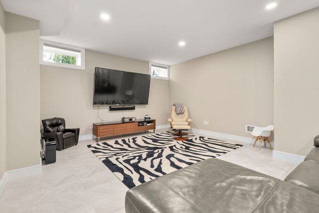 6 Wiswall Rd, Newton, MA 02459