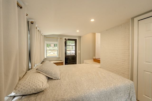 40 Oneida Ave, Brockton, MA 02301