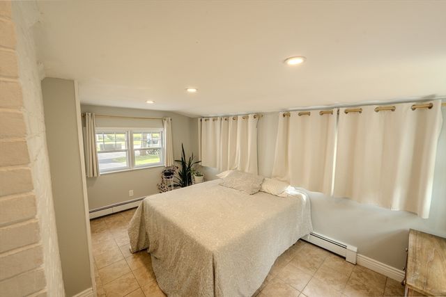 40 Oneida Ave, Brockton, MA 02301