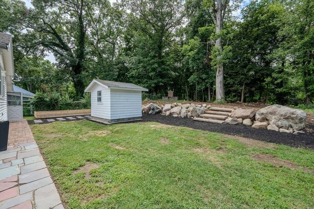 40 Oneida Ave, Brockton, MA 02301