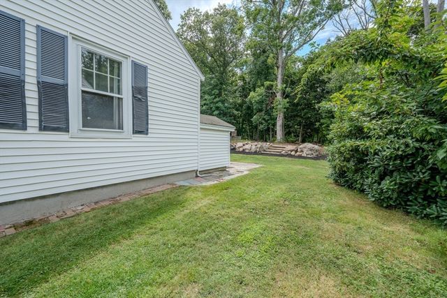 40 Oneida Ave, Brockton, MA 02301
