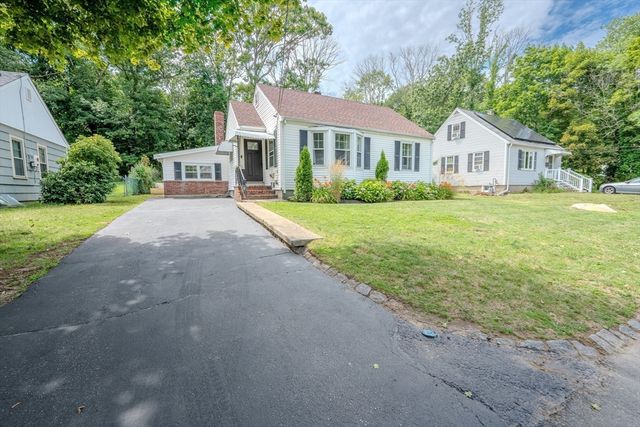 40 Oneida Ave, Brockton, MA 02301