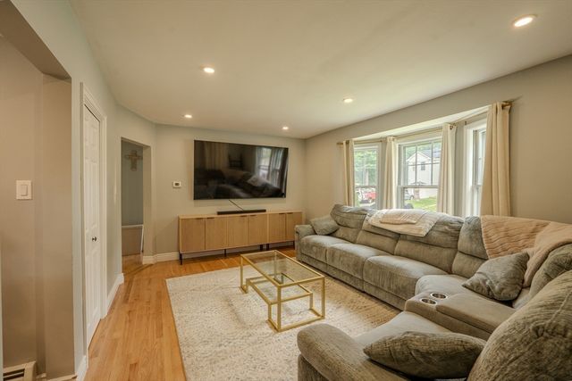 40 Oneida Ave, Brockton, MA 02301