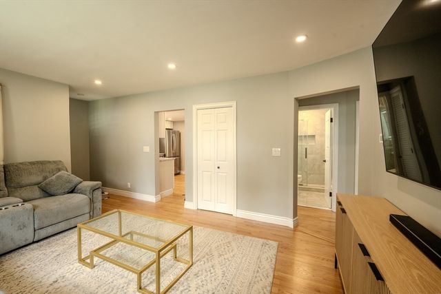 40 Oneida Ave, Brockton, MA 02301
