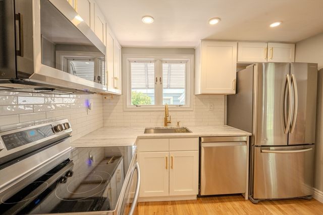 40 Oneida Ave, Brockton, MA 02301