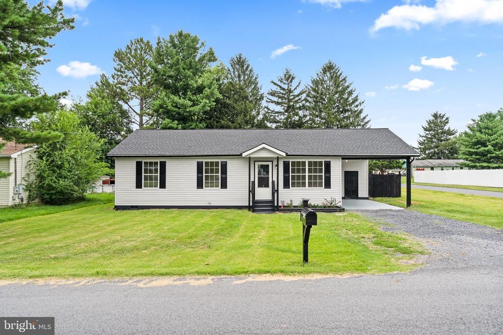 187 PRIMROSE DR, Martinsburg, WV 25404