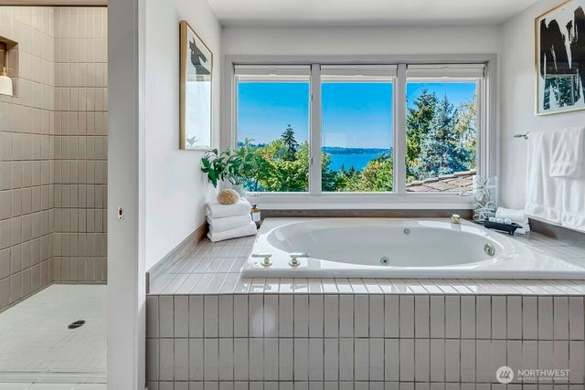 4715 81st Avenue SE, Mercer Island, WA 98040