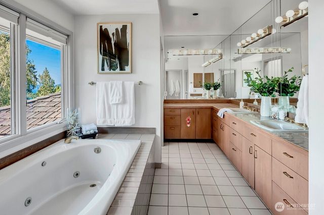 4715 81st Avenue SE, Mercer Island, WA 98040