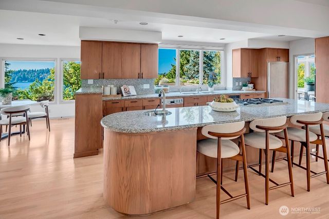 4715 81st Avenue SE, Mercer Island, WA 98040