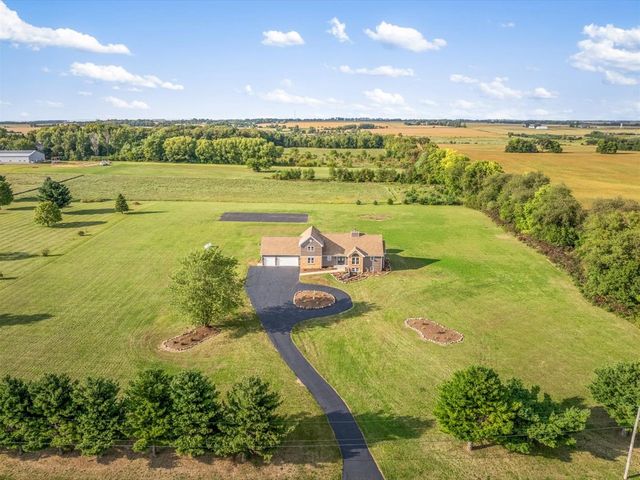 9281 Auburn Road, Winnebago, IL 61088