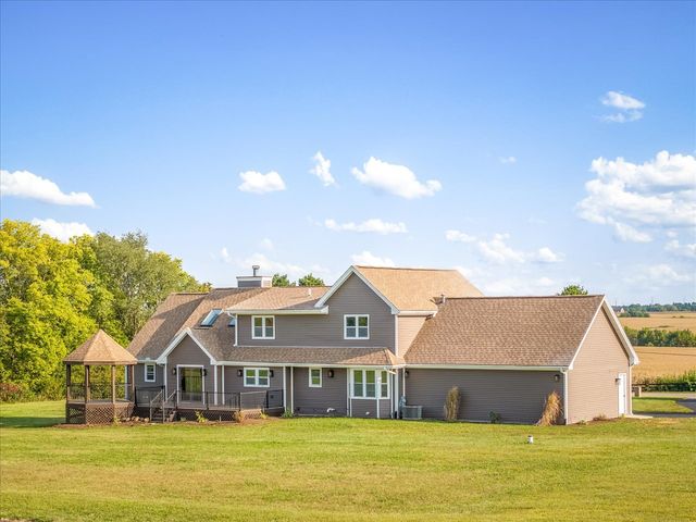 9281 Auburn Road, Winnebago, IL 61088