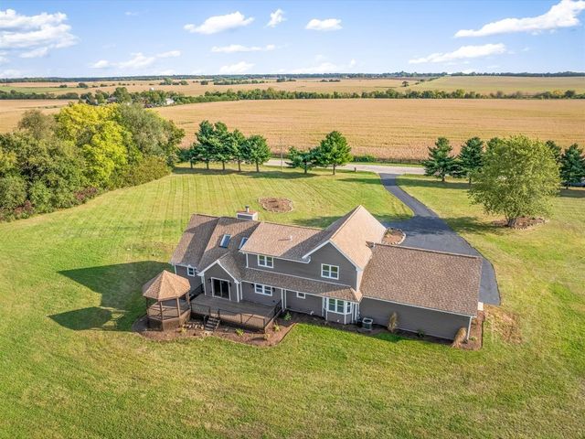 9281 Auburn Road, Winnebago, IL 61088