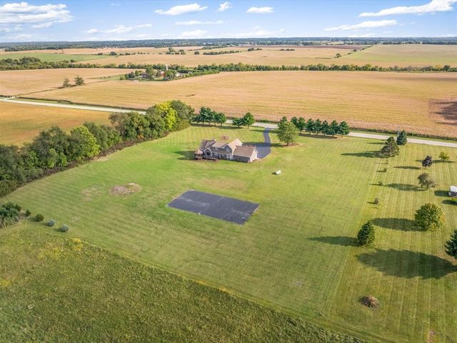 9281 Auburn Road, Winnebago, IL 61088