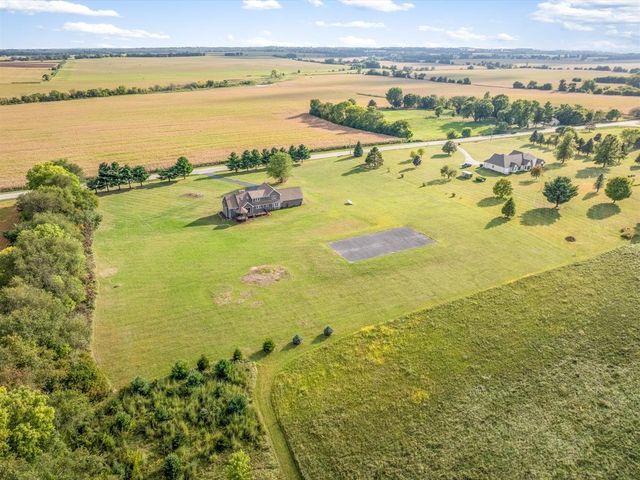 9281 Auburn Road, Winnebago, IL 61088