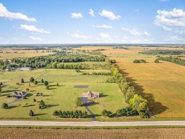 9281 Auburn Road, Winnebago, IL 61088