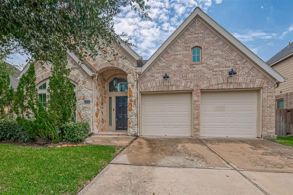 2323 Lost Bridge Lane, Pearland, TX 77584