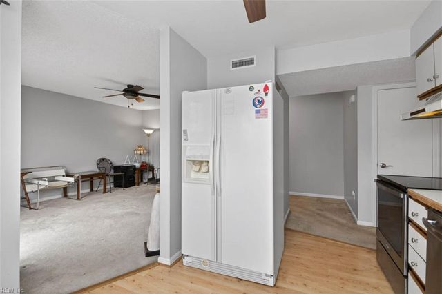 620 Shoreham Ct Apt 201, Virginia Beach, VA 23451