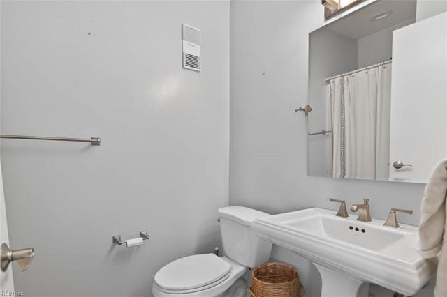 620 Shoreham Ct Apt 201, Virginia Beach, VA 23451