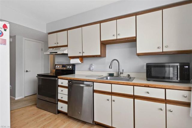 620 Shoreham Ct Apt 201, Virginia Beach, VA 23451