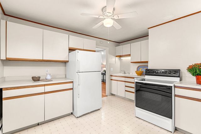 26 Summer St 5, Marblehead, MA 01945
