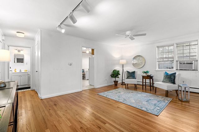 26 Summer St 5, Marblehead, MA 01945