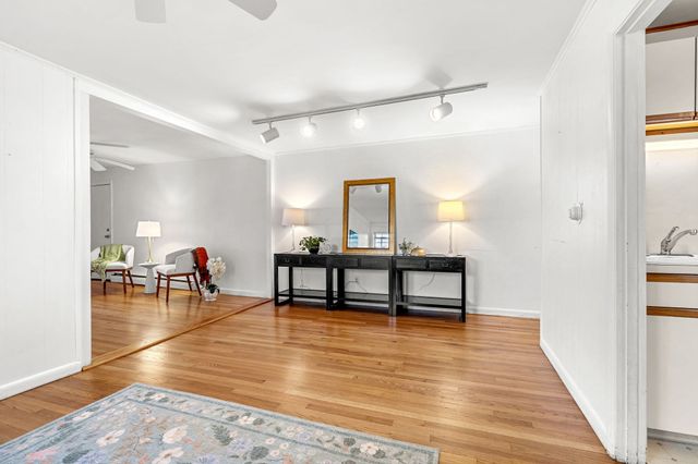 26 Summer St 5, Marblehead, MA 01945